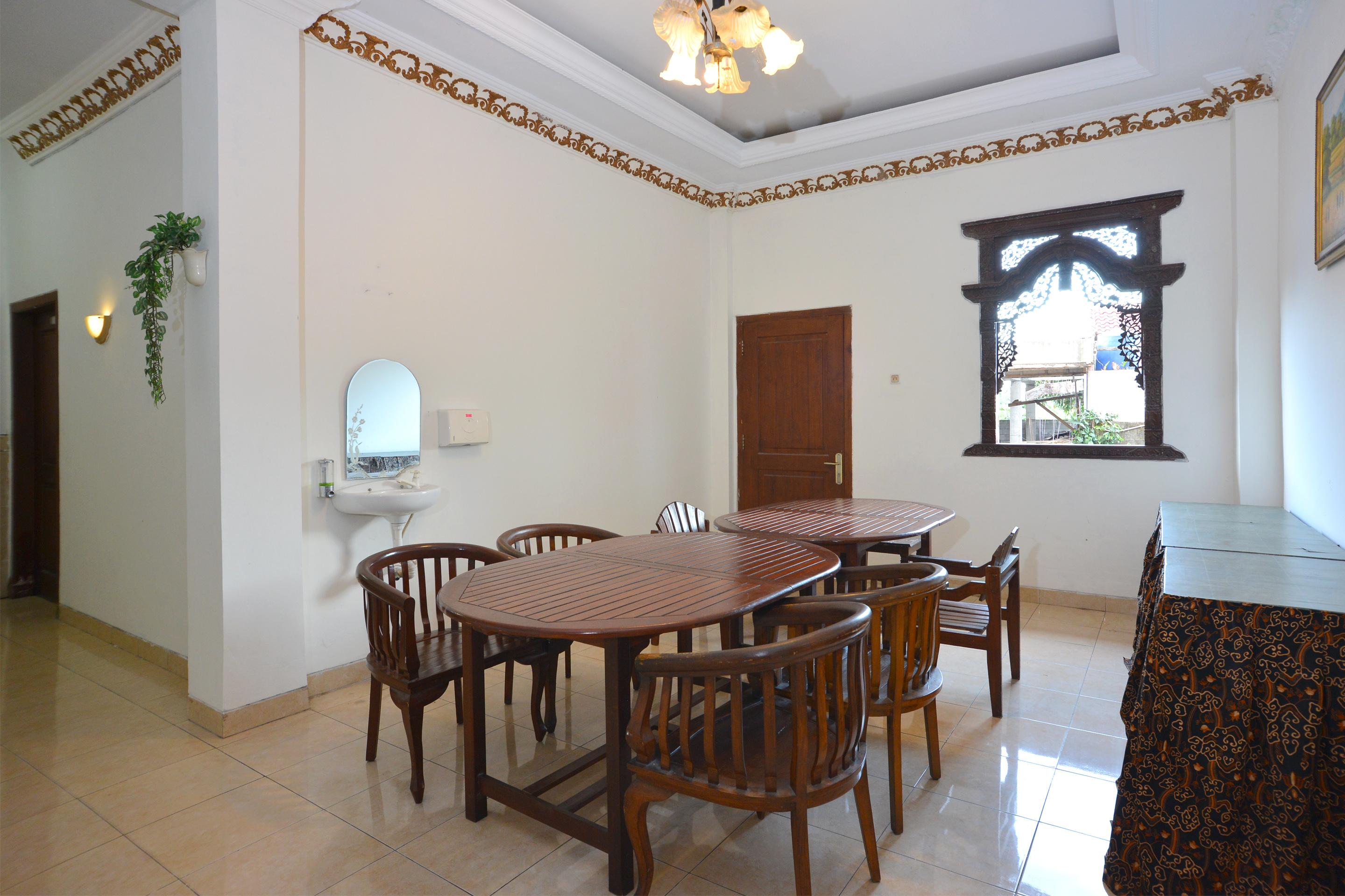 Oyo 586 Hotel Wijaya Kalasan Dış mekan fotoğraf